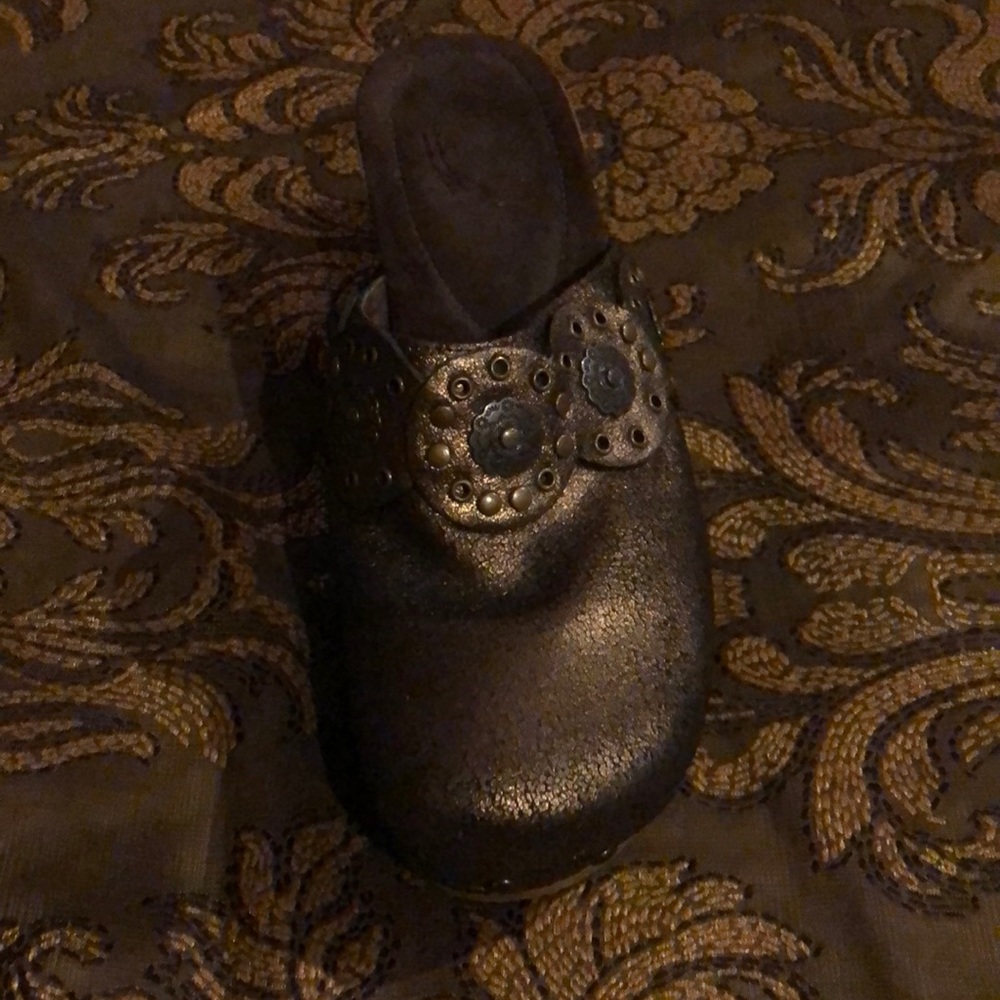 Shoes - Picture 5 of 10
